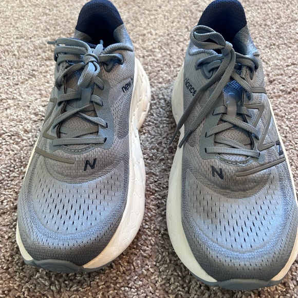 New Balance Men's Fresh Foam X More V4 Running Shoes. Size 10.5 - Picture 4 of 8